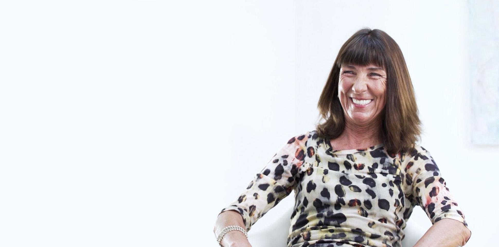 Die Patientin berichtet von Ihren Erfahrungen bei der Behandlung mit einer komplexen Zahnsanierung in der Praxis Dr. Horvath.