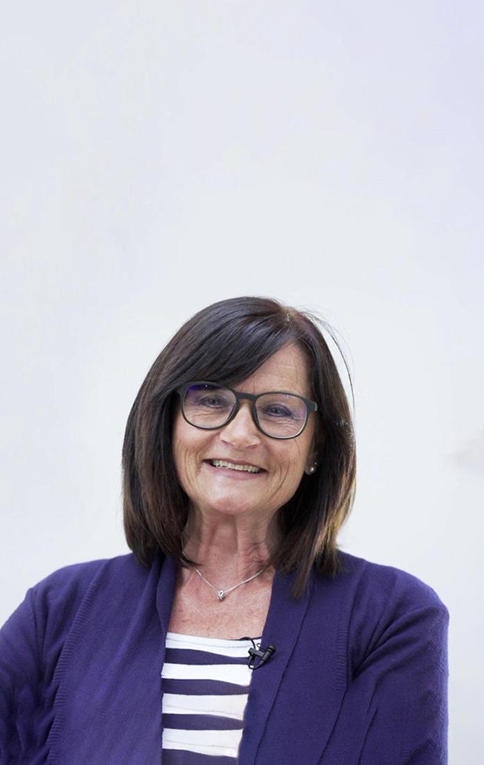 Die Patientin erzählt von Ihrer Behandlung einer vollkeramischen Restauration in einer Sitzung