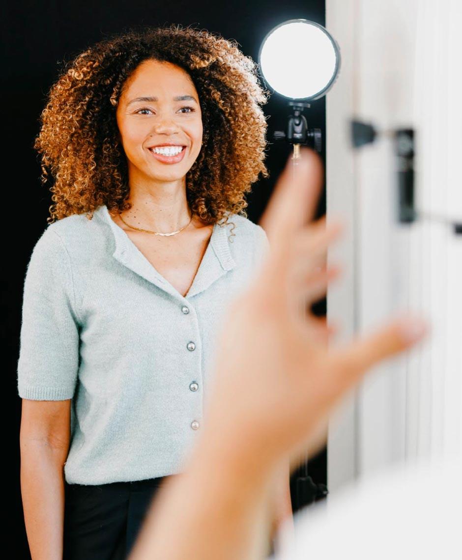 Professionelles Patientenfoto für Invisalign- oder Veneers-Dokumentation in der Zahnarztpraxis Dr. Horvath in Jestetten.