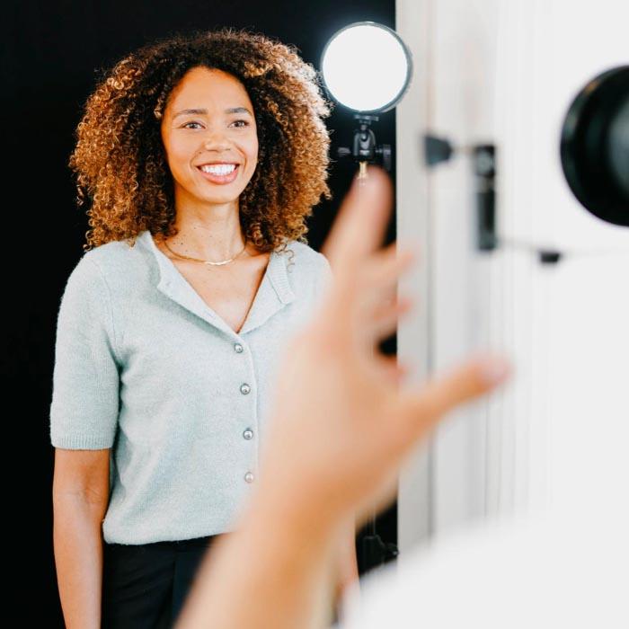 Professionelles Patientenfoto für Invisalign- oder Veneers-Dokumentation in der Zahnarztpraxis Dr. Horvath in Jestetten.