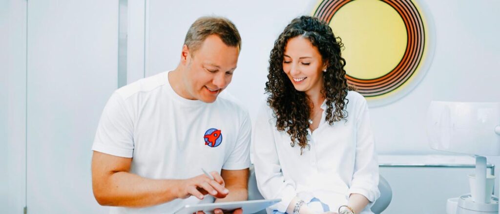 Persönliche Beratung zur ästhetischen Zahnmedizin mit Dr. Sebastian Horvath