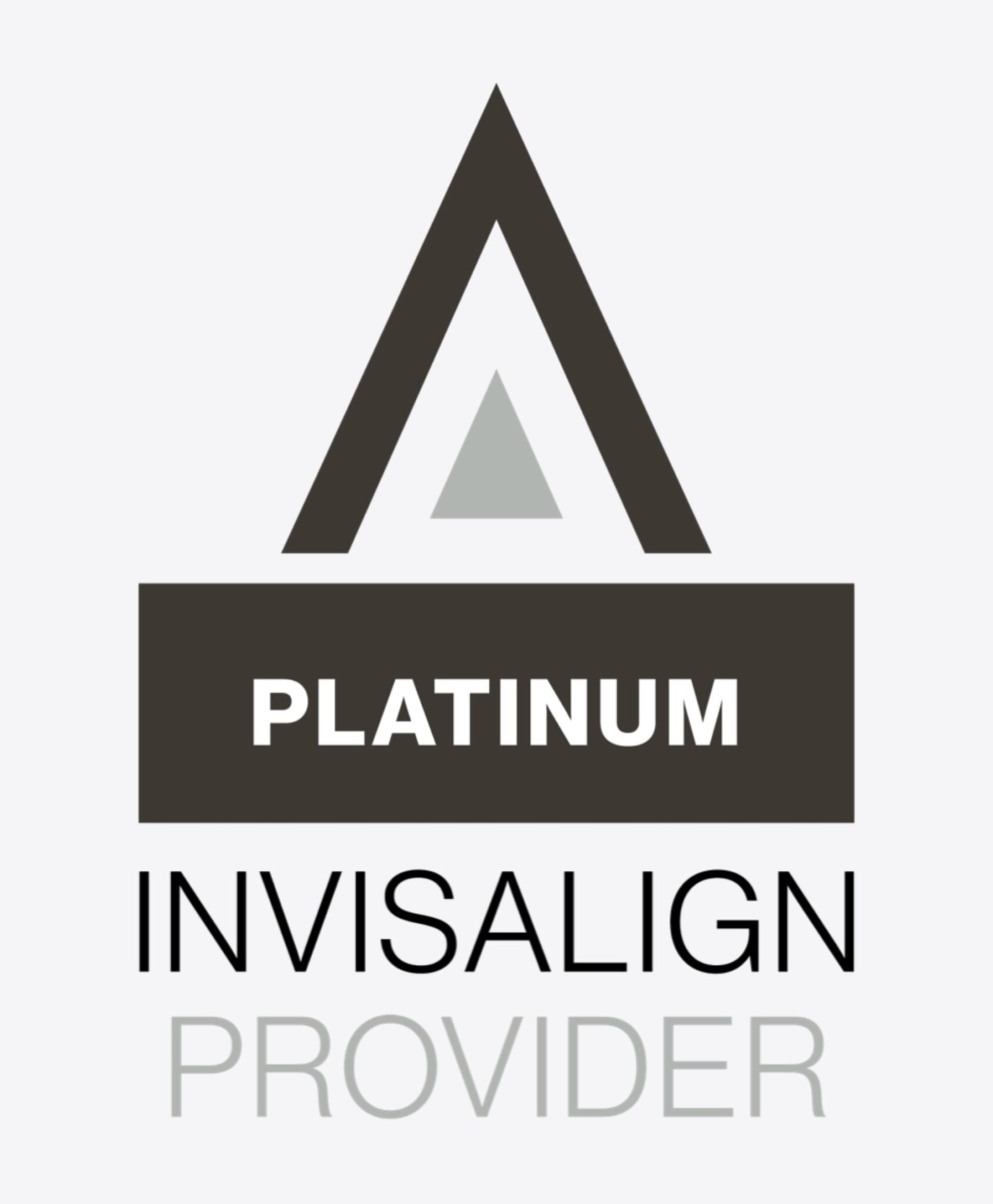 Auszeichnung für Dr. Nicole Horvath als Invisalign Platinum Provider für herausragende Expertise in der Aligner-Therapie.