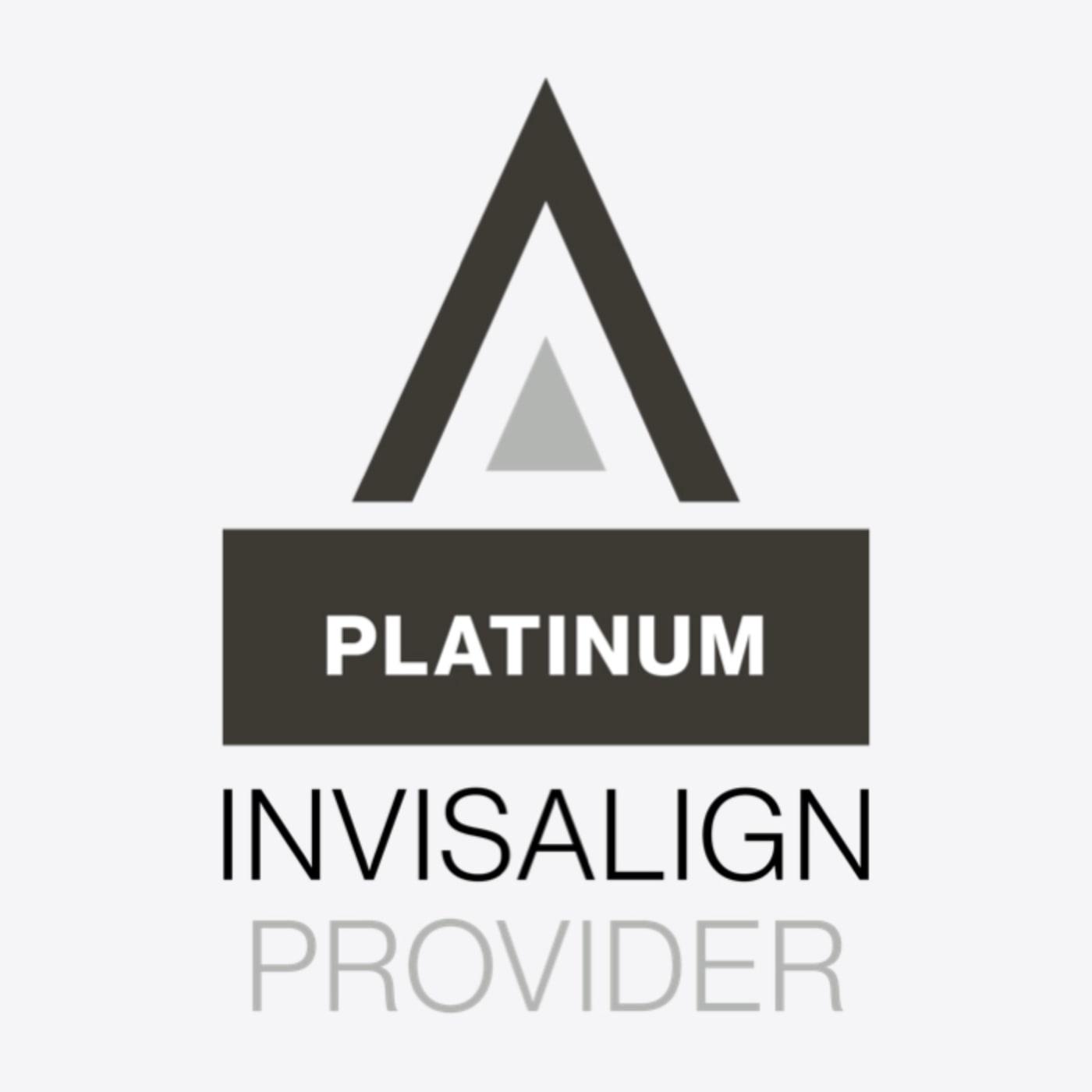 Auszeichnung für Dr. Nicole Horvath als Invisalign Platinum Provider für herausragende Expertise in der Aligner-Therapie.